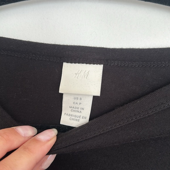 H&M puff sleeve top - Picture 2 of 2